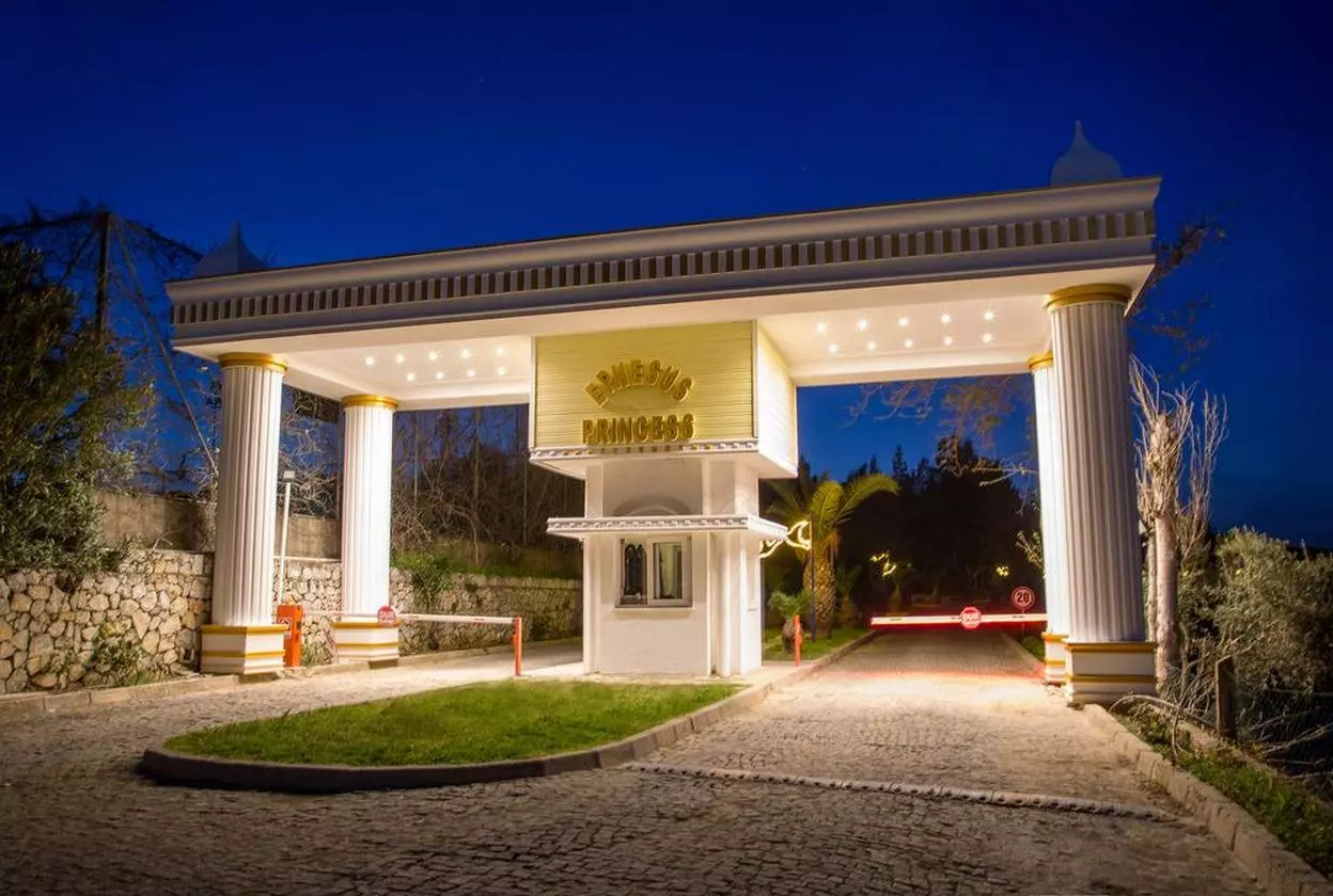 EPHESUSPRINCESS_SHABAVIZ (12).jpg